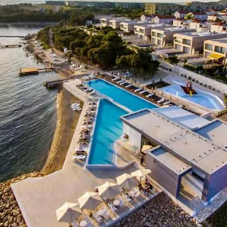 Apartments Antonija Punta Skala Next To Falkensteiner Resort Petrcane Exterior photo