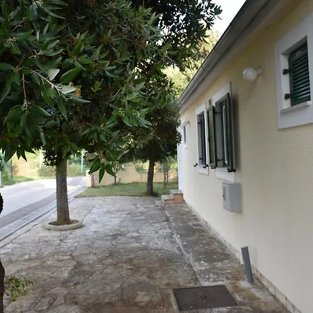 Apartments Antonija Punta Skala Next To Falkensteiner Resort Petrcane Exterior photo